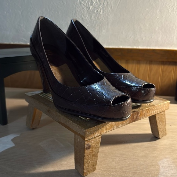 Aerosols A2 Brown Crocodile Print Heels - Picture 1 of 6